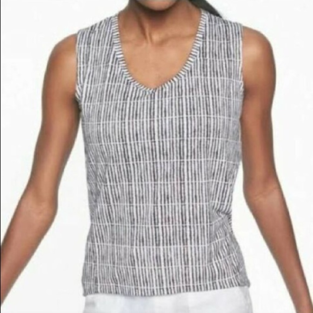 🔥 3 for $15 🔥
Athleta breezy loose fit striped tank top Size small